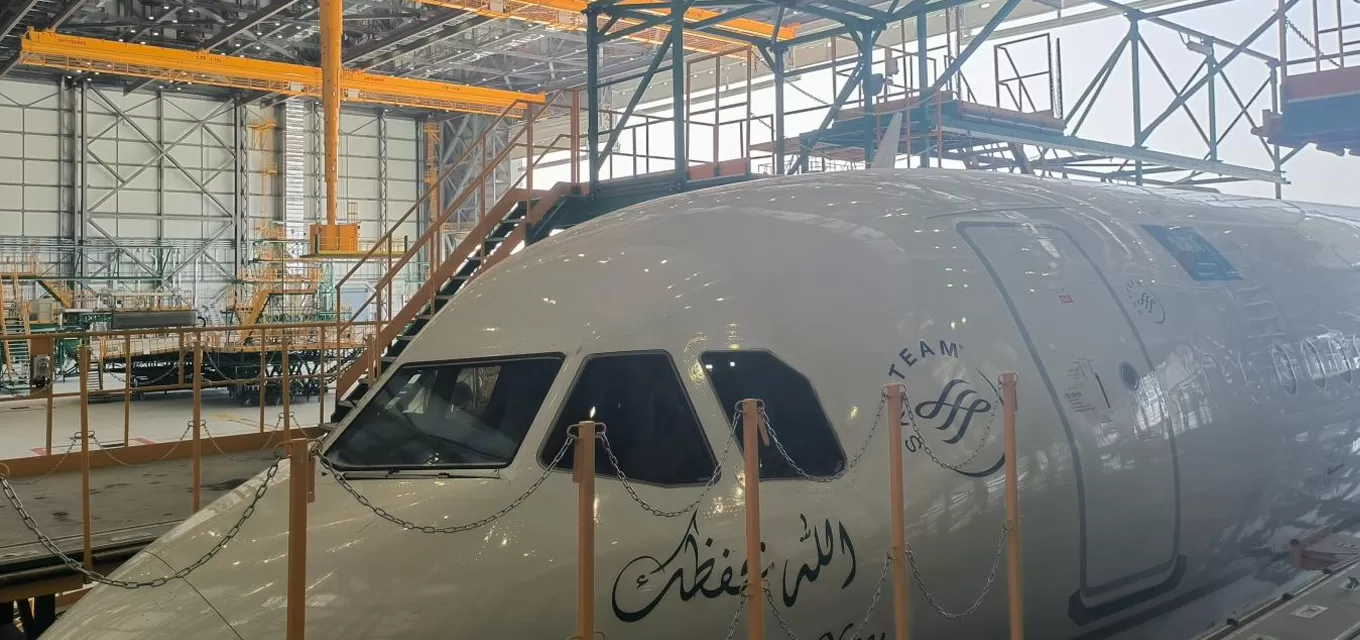 Xinjiang Airport: Aviation Tele-Platform + Multi-Suspension Hangar Crane Systems.